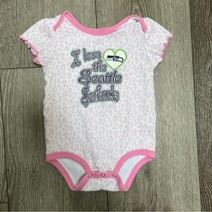 NFL SEATTLE SEAHAWKS SHORT SLEEVE BODYSUIT PINK 18MO
